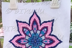 Virágos mandala keresztszemes kép